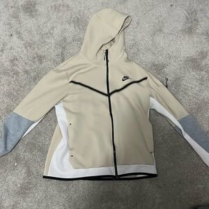 Cream Nike Tech NEVER WORN